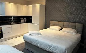 Oyo Cheetham Hill Guest House